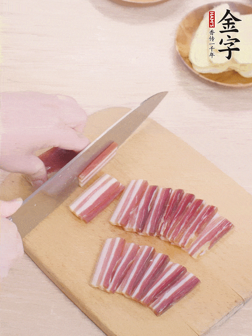 PG国际
淡咸肉切薄片。