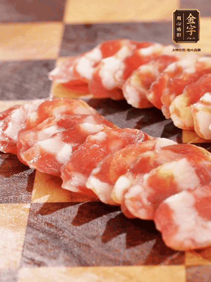 PG国际
香肠切片，芦笋去皮切丁